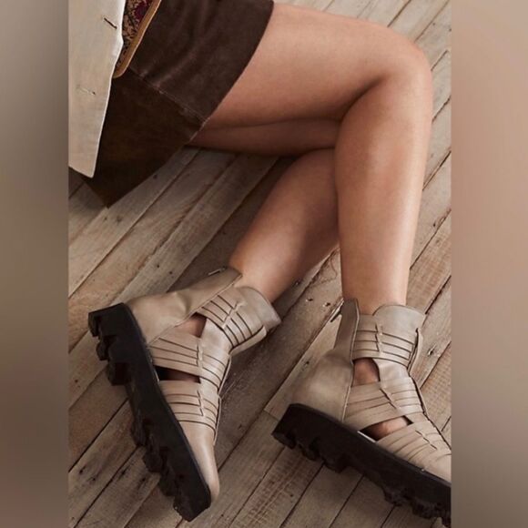 New Free  People Hydra Huarache
Lugged Edgy Moto Zip Boots size 8 NWOB - Picture 2 of 9